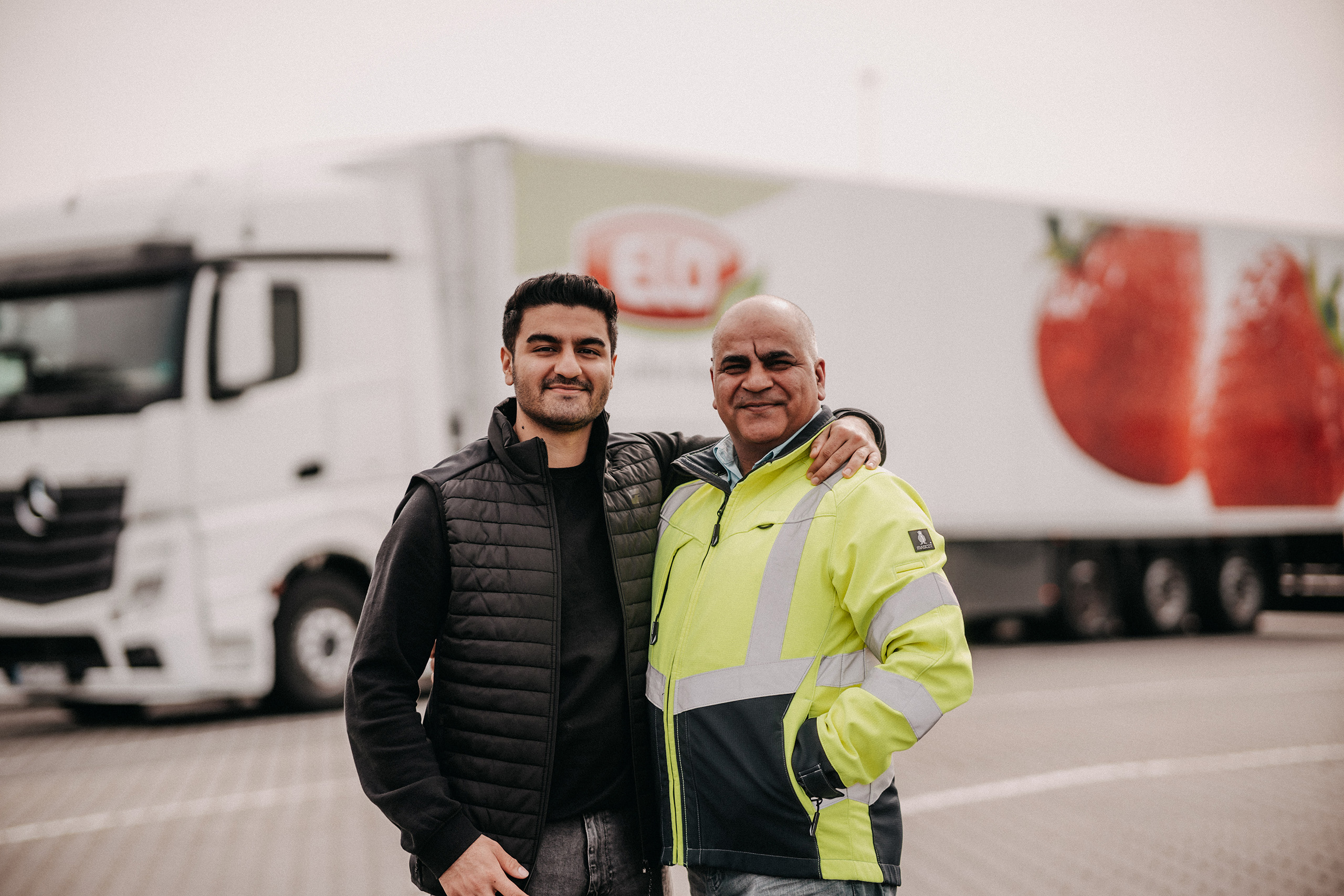 Two employees standing together in front of an ELO truck.